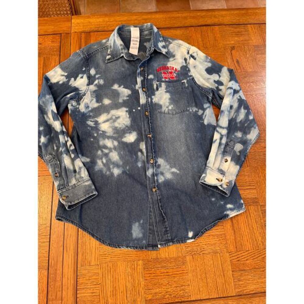 Acid Washed Nebraska Huskers button down shirt M